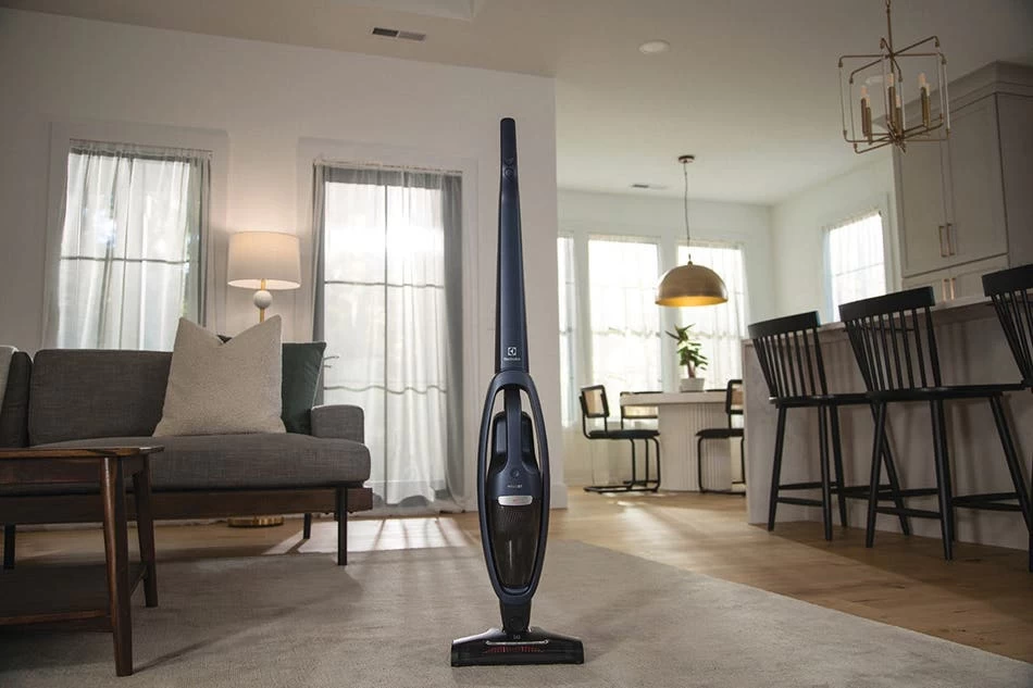 Electrolux WellQ7 Cordless 2-in-1 Pet Stick Vacuum - Indigo Blue (EHVS35P2AI) 4 Electrolux WellQ7 Cordless 2-in-1 Pet Stick Vacuum - Indigo Blue (EHVS35P2AI) - Image 2